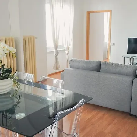 Nel Centro Di Vicino A Piazza Grande Locarno