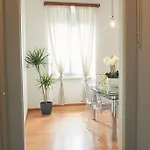 Nel Centro Di Vicino A Piazza Grande Apartment