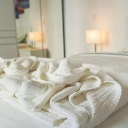 Nel Centro Di Vicino A Piazza Grande لوكارنو