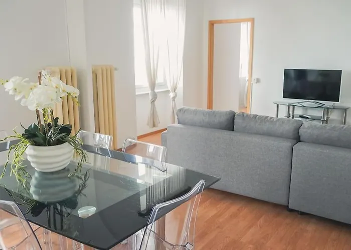 Nel Centro Di Vicino A Piazza Grande لوكارنو